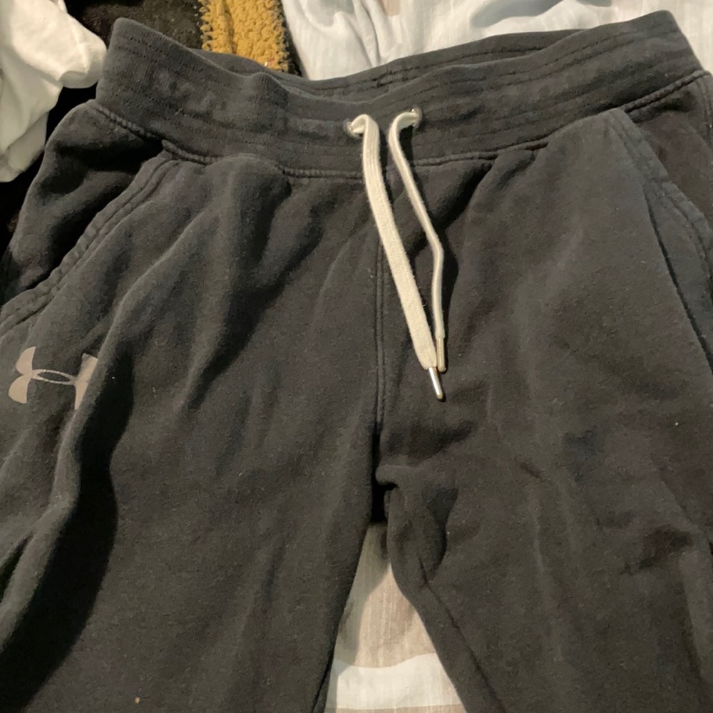 Jogger/Capri sweatpants. Comfortable and can go with a lot of cute shirts!